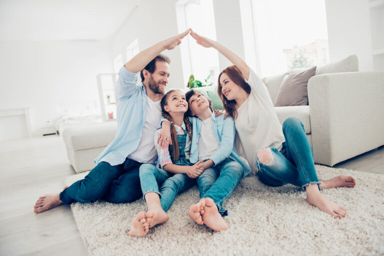 Familien fühlt sich sicher dank der langjährigen Phinella Garantie